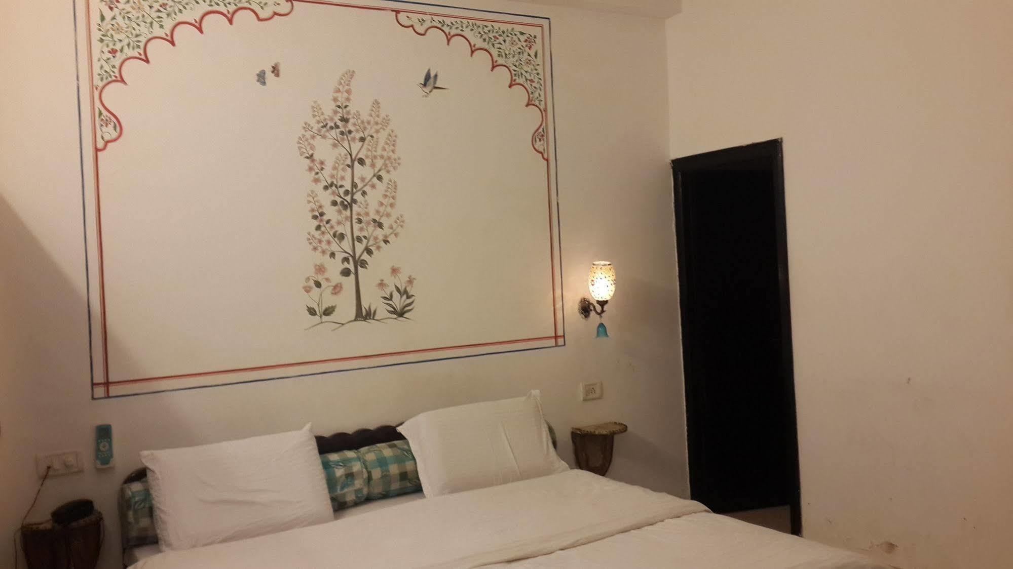 Hotel Mandiram Palace Udaipur Exterior photo